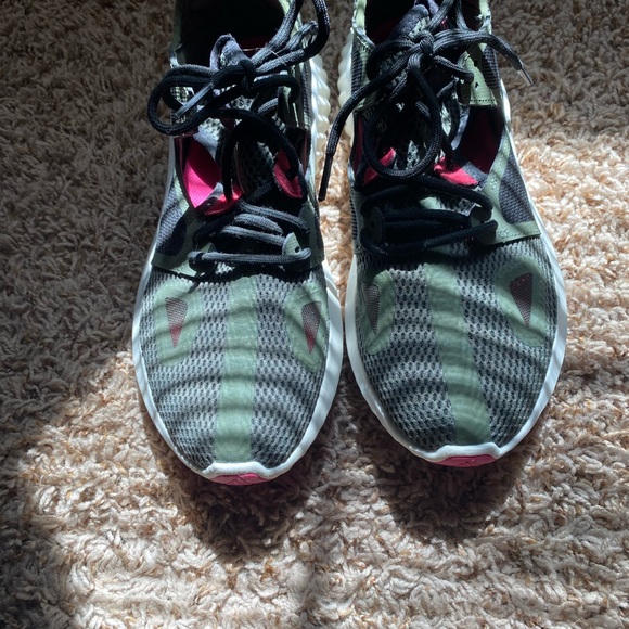 ADIDAS *unique* sneakers! - Picture 2 of 3